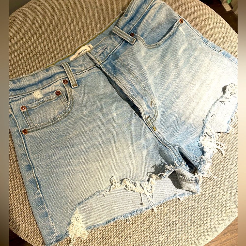 Abercrombie mom short high rise